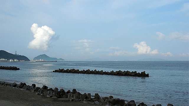 島の上に発生した雲