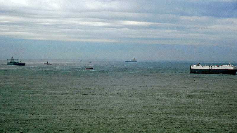 伊良湖水道の南方の海
