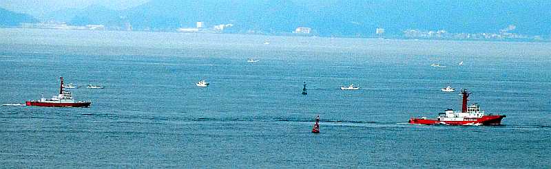 伊良湖水道を通航中の原油タンカー