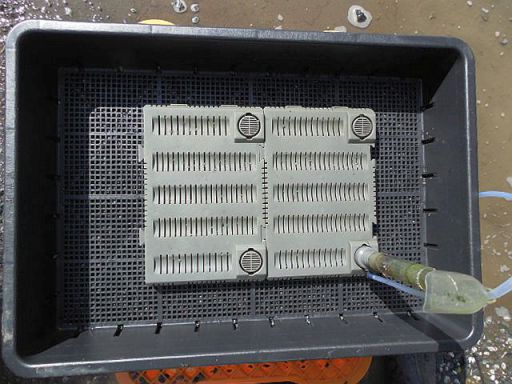 投げ込み式の底面ろ過器